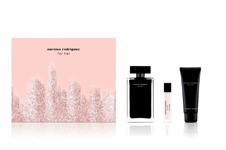 For Her ailesinin muhteşem üyesi For Her EDT! Zarif kadının kokusu For Her EDT ile kendinizi şık, görkemli ve gizemli hissedeceksiniz.