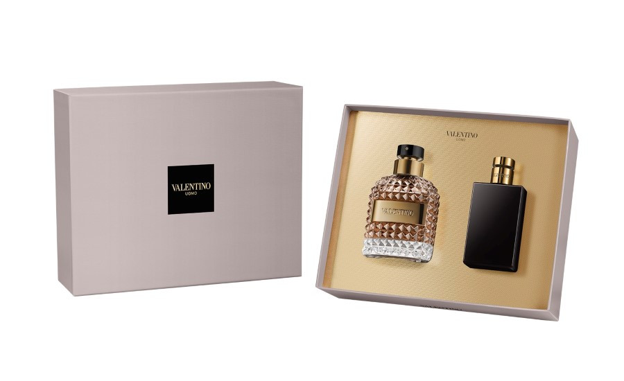 Valentino erkeği maskülen, çekici, sofistike ve karizmatik bir erkek… Doğal bir cazibeye sahip, çekici olmak için bir çaba sarfetmesine gerek yok… Giyinmeyi seviyor, daima şık ve elegan…  Tam bir centilmen, tam bir İtalyan…