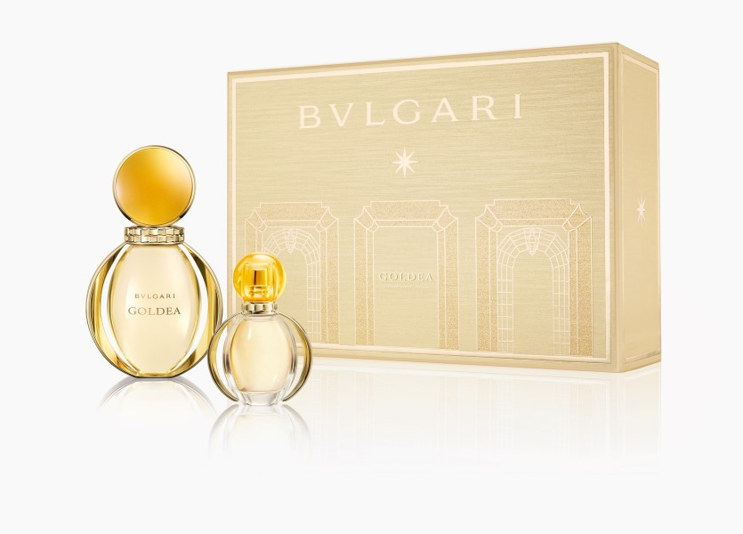 50ML Eau De Parfum + 15ML Miniature Spray 
FEMİNENLİĞE YENİ BİR ÖVGÜ.
Yürekli, bulunmaz, büyüleyici... Goldea kadını; Bulgari’nin göz kamaştırıcı maden ve değerli
taşlarla olan dünyasına giriş yapar. Divalar ve perilerin yanında, sonsuzluğun ve ilhamın be