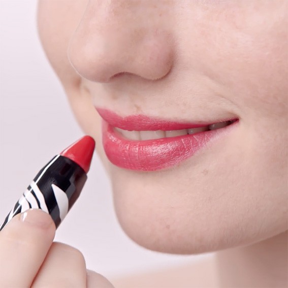 TEK DOKUNUŞTA KUSURSUZ MAT DUDAKLAR