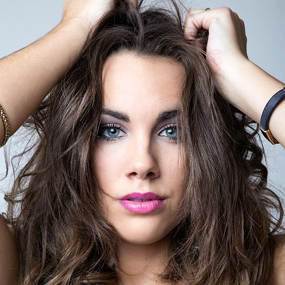 BAKIŞLARINDAKİ CAZİBEYİ GÜÇLENDİR