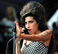 BİR SANATÇI ÖLÜR BİR EFSANE DOĞAR – AMY WINEHOUSE