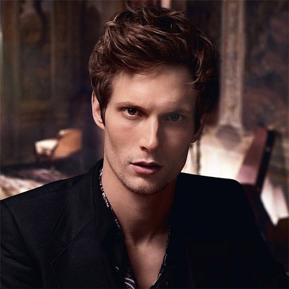 MODERN ERKEĞİ TAMAMLAYAN PARFÜM