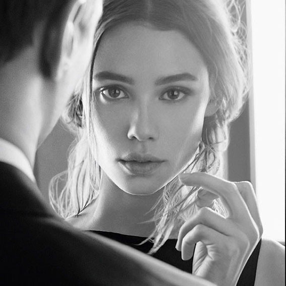 SEÇKİN KADINLARA...