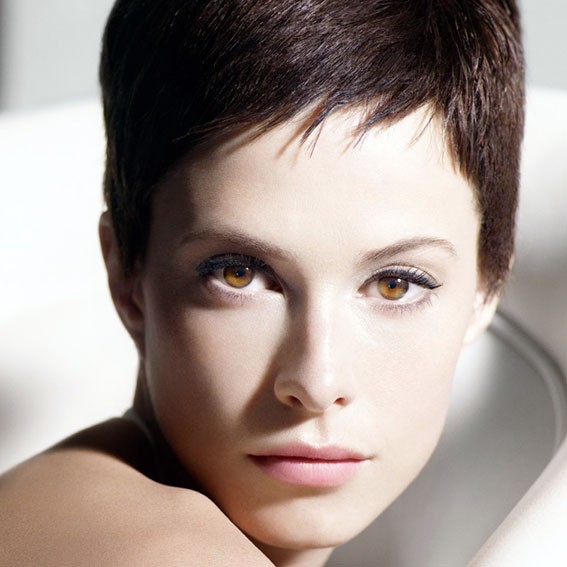 KOYU LEKELERLE GÜZELLİĞİNİ GÖLGELEME