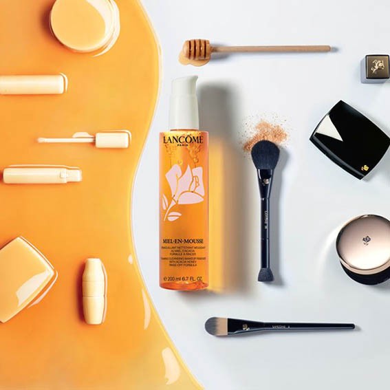 BAL KÖPÜĞÜYLE SORUNSUZ MAKYAJ TEMİZLİĞİ