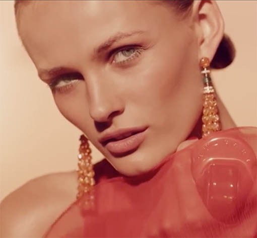 HİNDİSTANA KADINSI BİR YOLCULUK