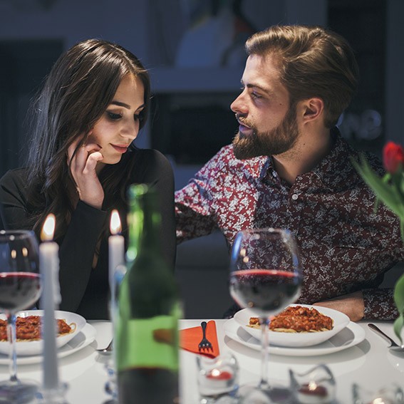 SEVGİLİLER GÜNÜ YEMEĞİNDE SEVİLLA İLE ÖZEL OL