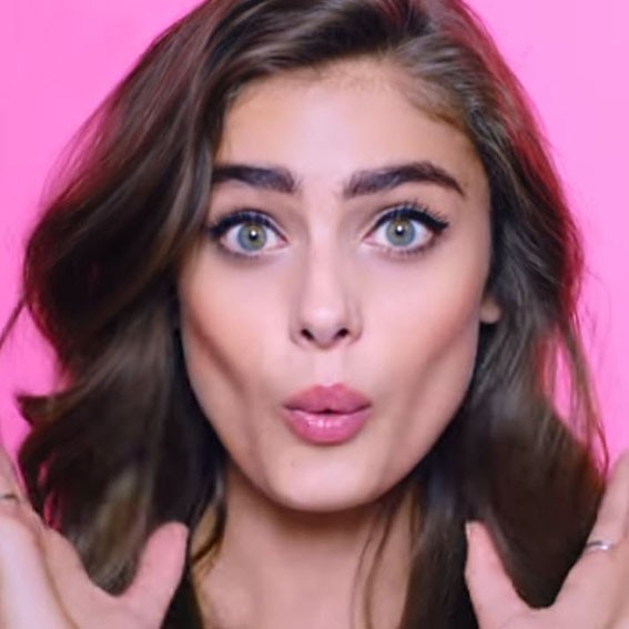 KİRPİKLERİNDE BÜYÜK OYNA