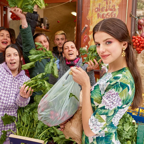 TIRNAKLARDA SONBAHAR ZARAFETİ