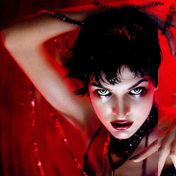 YASAK MEYVENİN TADINA BAKAR MISIN?