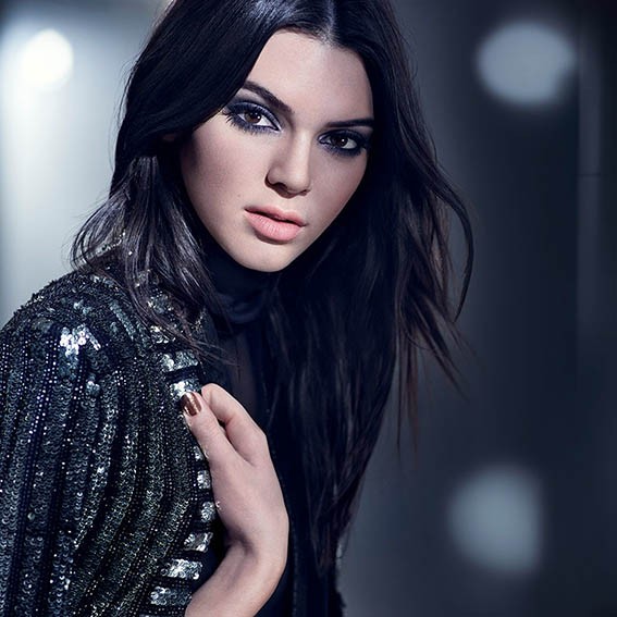 MASALSI KİRPİKLER İÇİN TEK MASKARA