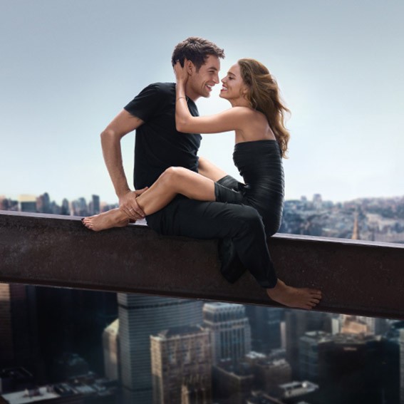 AŞKI VE MÜZİĞİ HER YERDE HİSSET