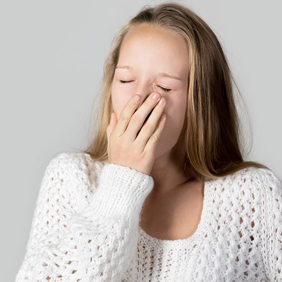 UYKUSUZ GECENİN SABAHINA GÖZ MAKYAJI TÜYOLARI