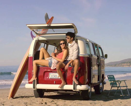 ENERJİSİ YÜKSEK VAZ GEÇİLEMEZ ERKEKLERE