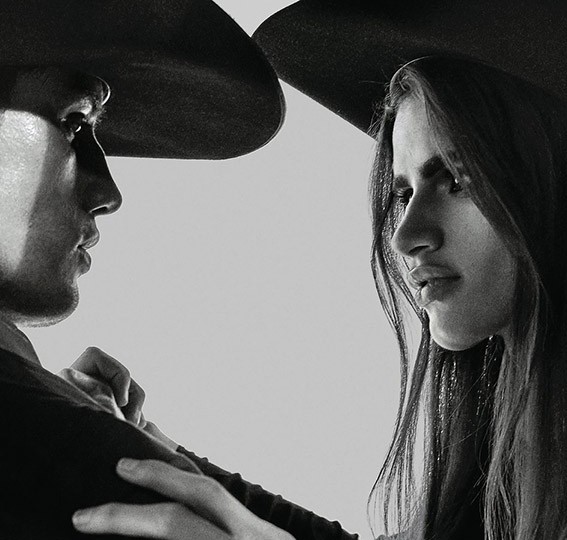 ÖZGÜRLÜĞE DÖRT NALA