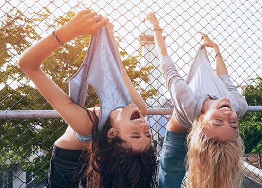 AYRIŞMAMIŞ TEK DÜNYANIN KOKUSU