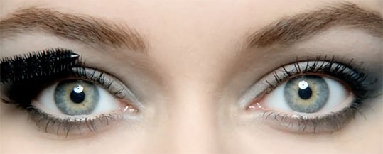 GÖZ MAKYAJINA KUSURSUZ MASKARA