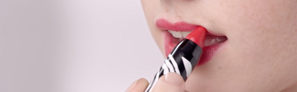 TEK DOKUNUŞTA KUSURSUZ MAT DUDAKLAR