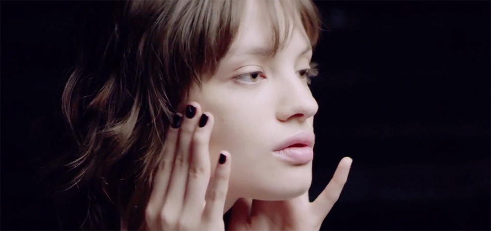 CİLDİNDE SİHİRLİ IŞIK