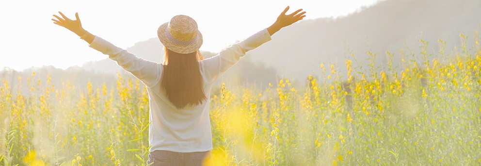 YAZ AYLARINDA NASIL GİYİNMELİ?