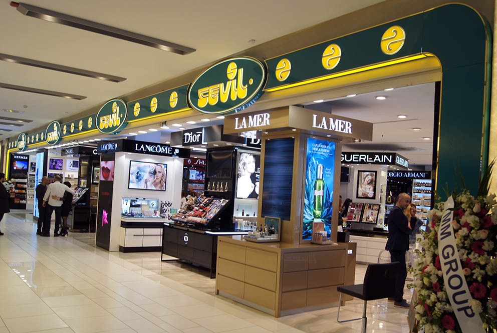 SEVİL AKMERKEZ’E PARİZİEN AÇILIŞ