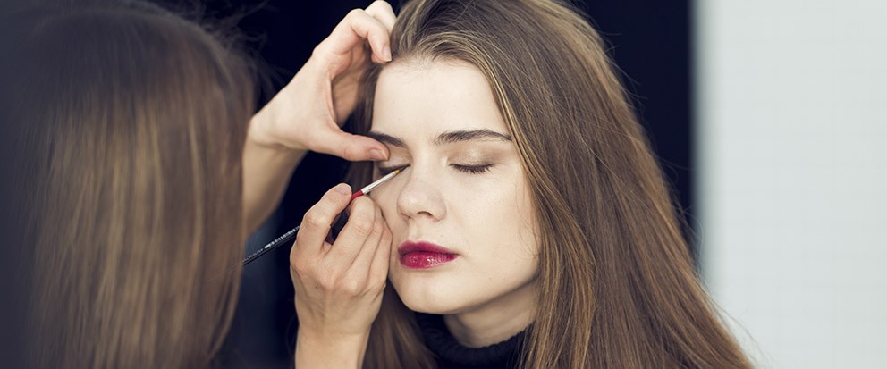 YENİ BAŞLAYANLAR İÇİN EYELİNER KULLANIM TÜYOLARI