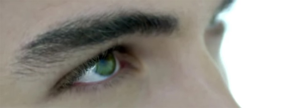 ERKEKLERİN GÖZLERİNE ÖZEL BAKIM