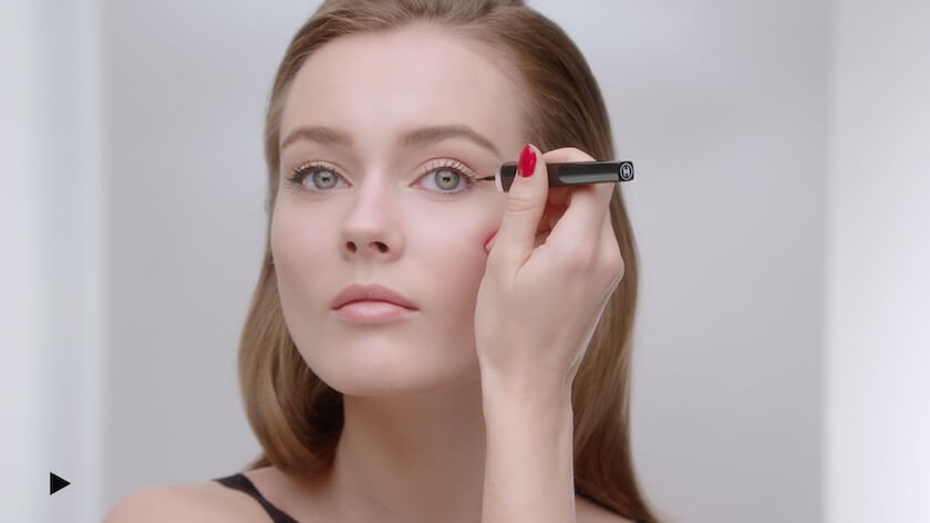 CHANEL LIGNE GRAPHIQUE EYELINER İLE GÖZLERİNİZE HAK ETTİKLERİ ÇEKİCİLİĞİ VERİN