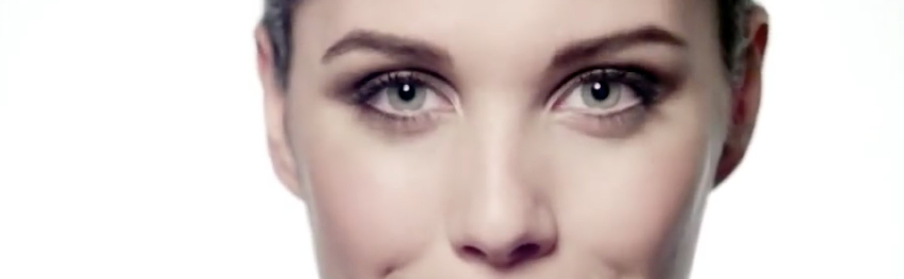 PARILDAYAN GÖZLERLE KENDİNİ GÖSTER