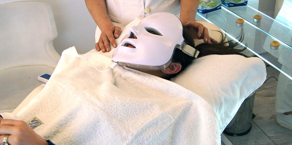 LED MASKE İLE ANINDA GENÇLİK