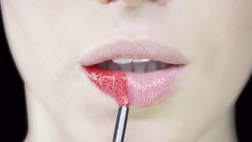 DUDAKLARINIZA HAK ETTİKLERİ PRESTİJİ YAŞATIN: YSL RUJLARI BİR BAŞKA!